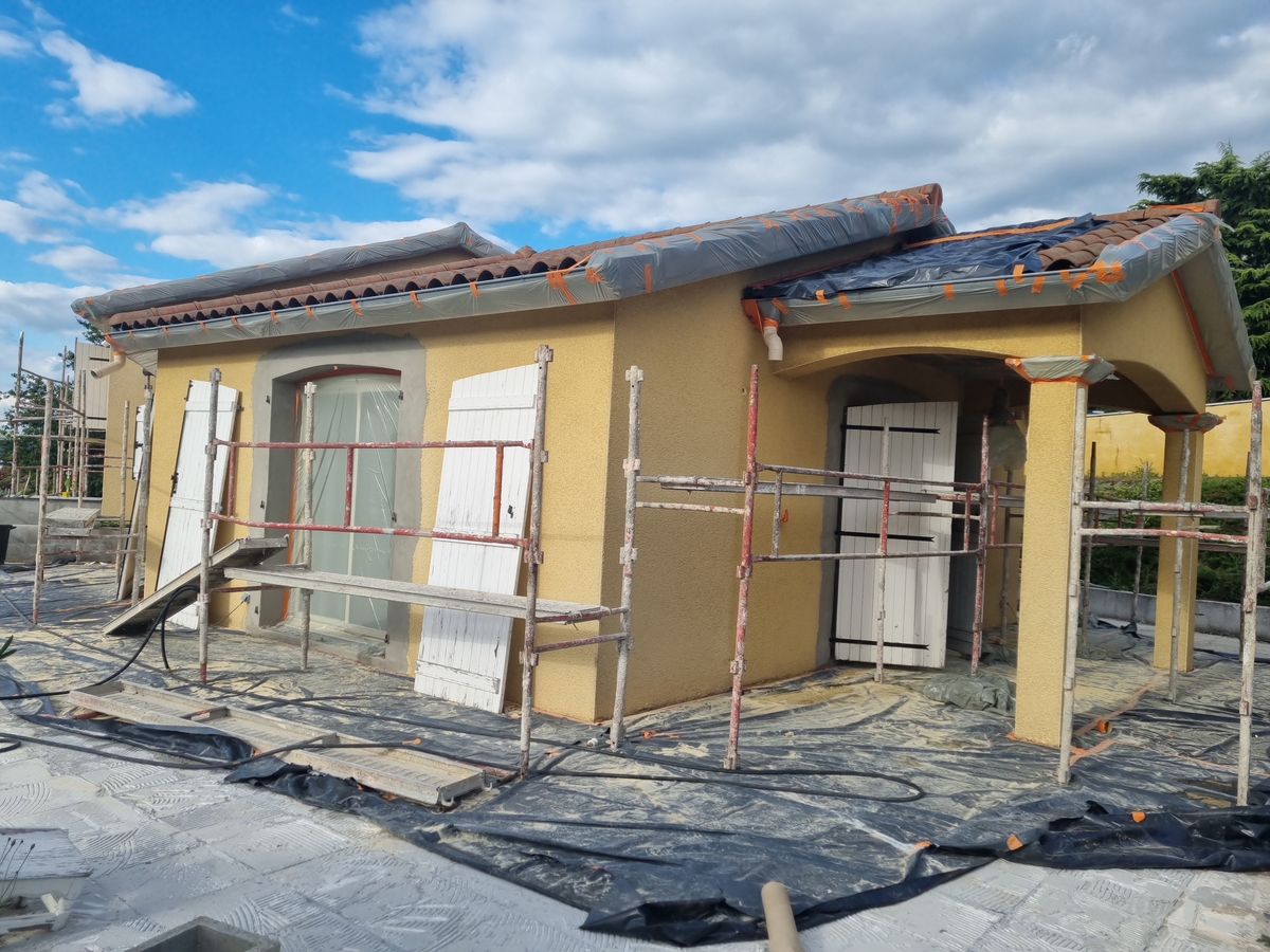 Une façade rénovée et éclatante grâce au ravalement et à la peinture extérieure