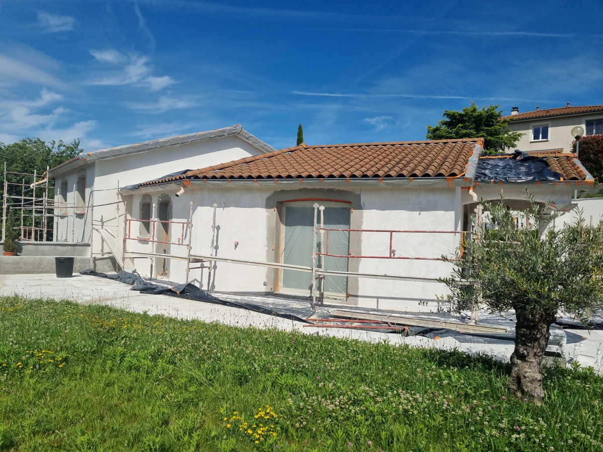 Une façade rénovée et éclatante grâce au ravalement et à la peinture extérieure