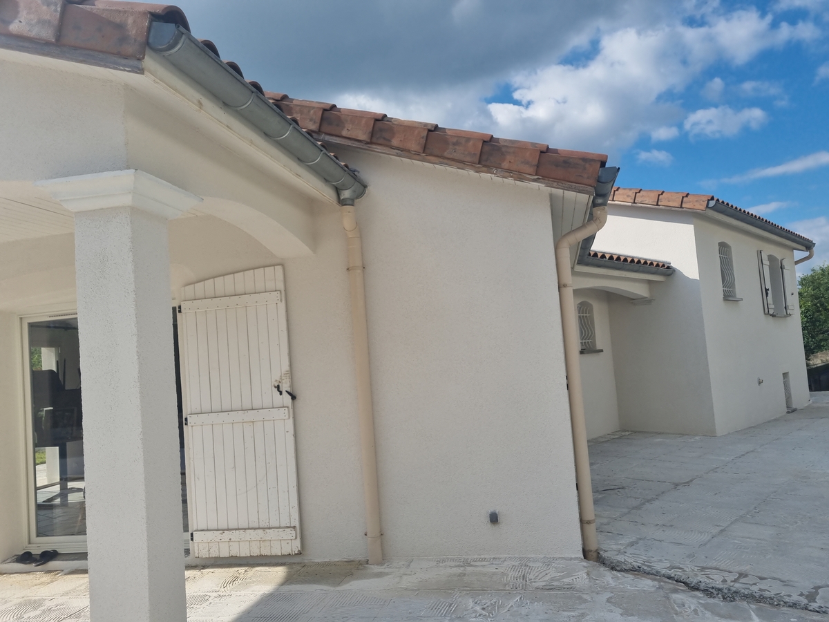 Une façade rénovée et éclatante grâce au ravalement et à la peinture extérieure