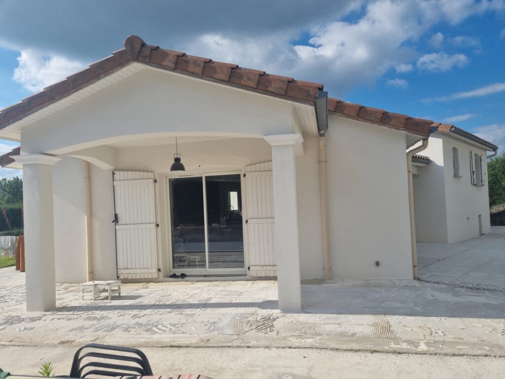 Une façade rénovée et éclatante grâce au ravalement et à la peinture extérieure